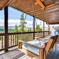 The Pine View Perch | Cozy 2BR, Mountain Views, Fire Pit, Fenced Yard