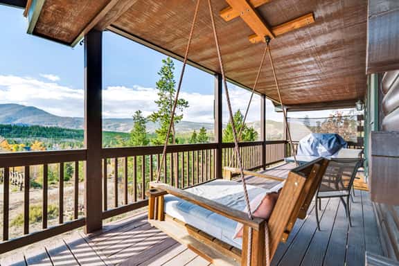 The Pine View Perch | Cozy 2BR, Mountain Views, Fire Pit, Fenced Yard - Image 1