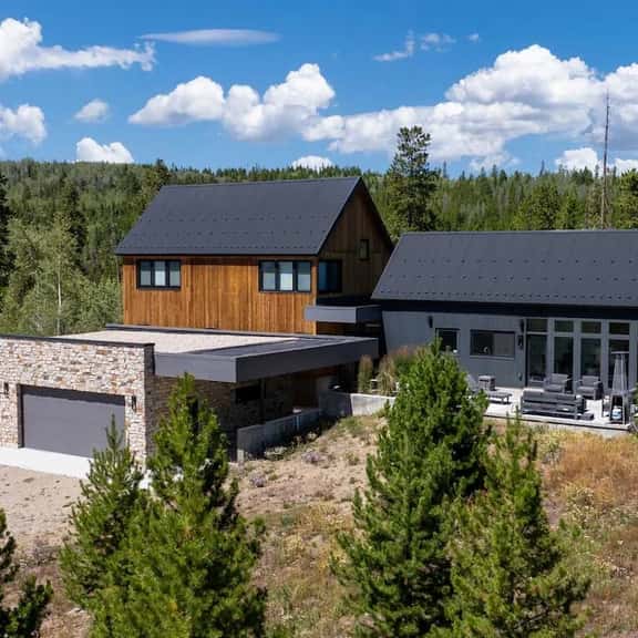 Ridgeline Retreat | Modern 4BR, Big Mountain Views - Image 1