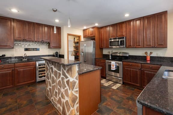 Cozy Ski-In/Ski-Out Mountain Getaway I Winter Park - Image 1
